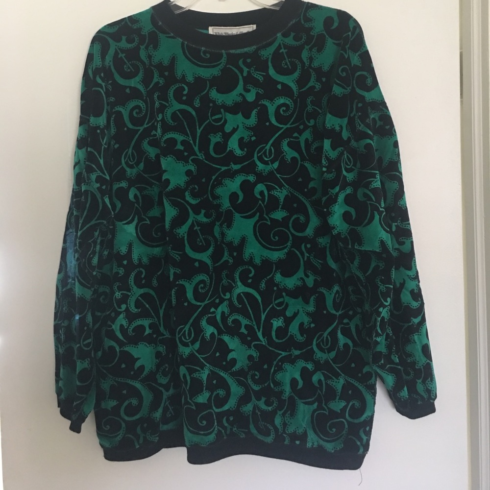 Vintage pull over sweater soft green filigree