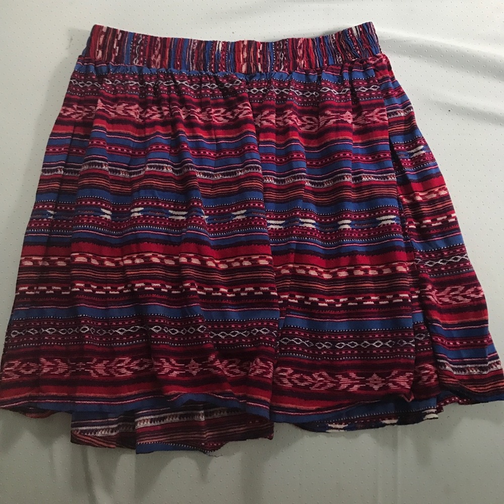 Patterned flowed skirt
