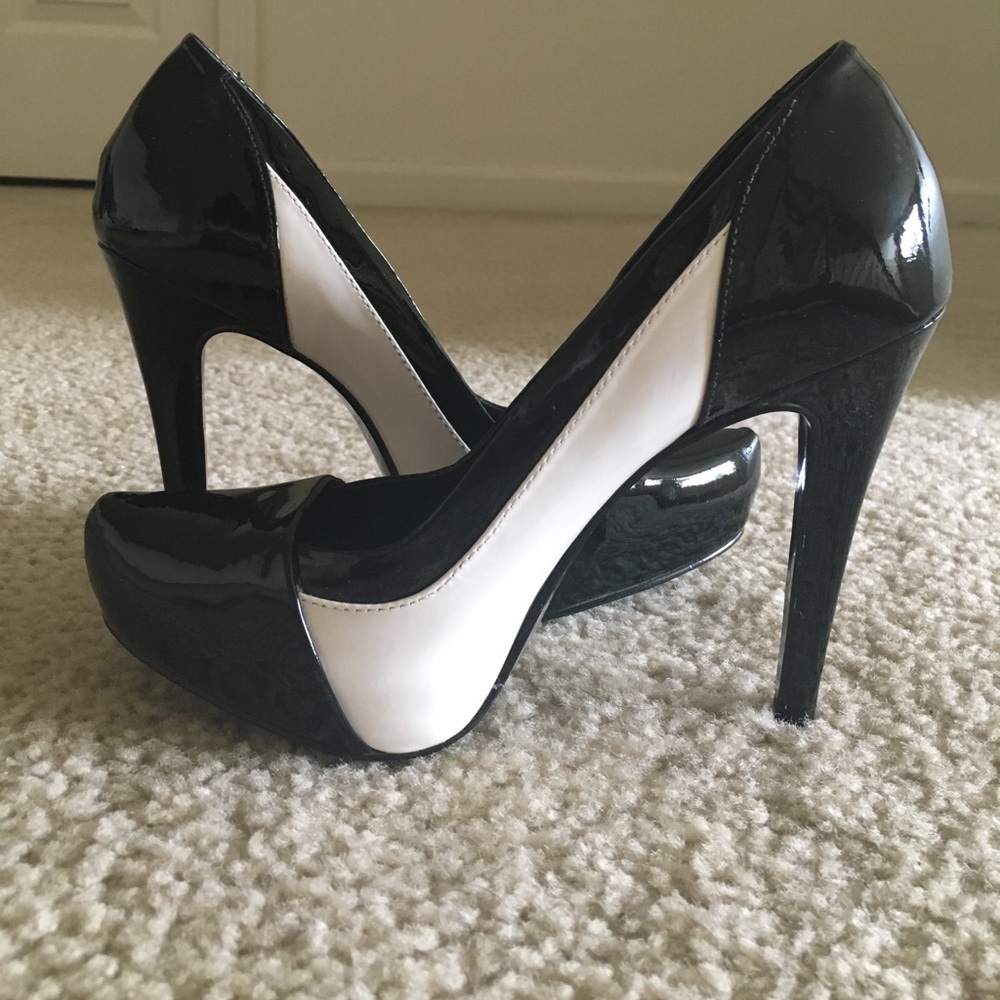 Gorgeous Black and White Heels! [TAKING OFFERS]