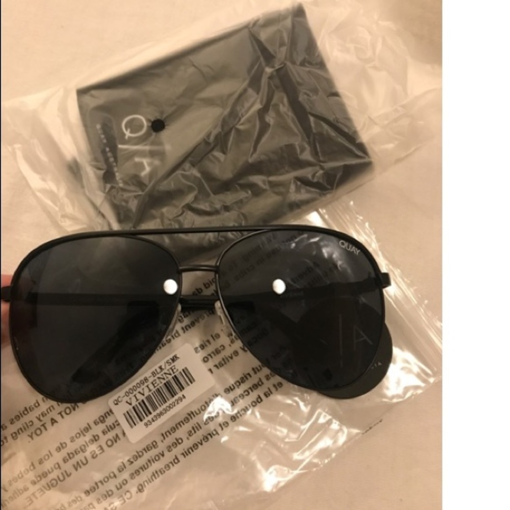 Quay Australia Black Vivienne BRAND NEW