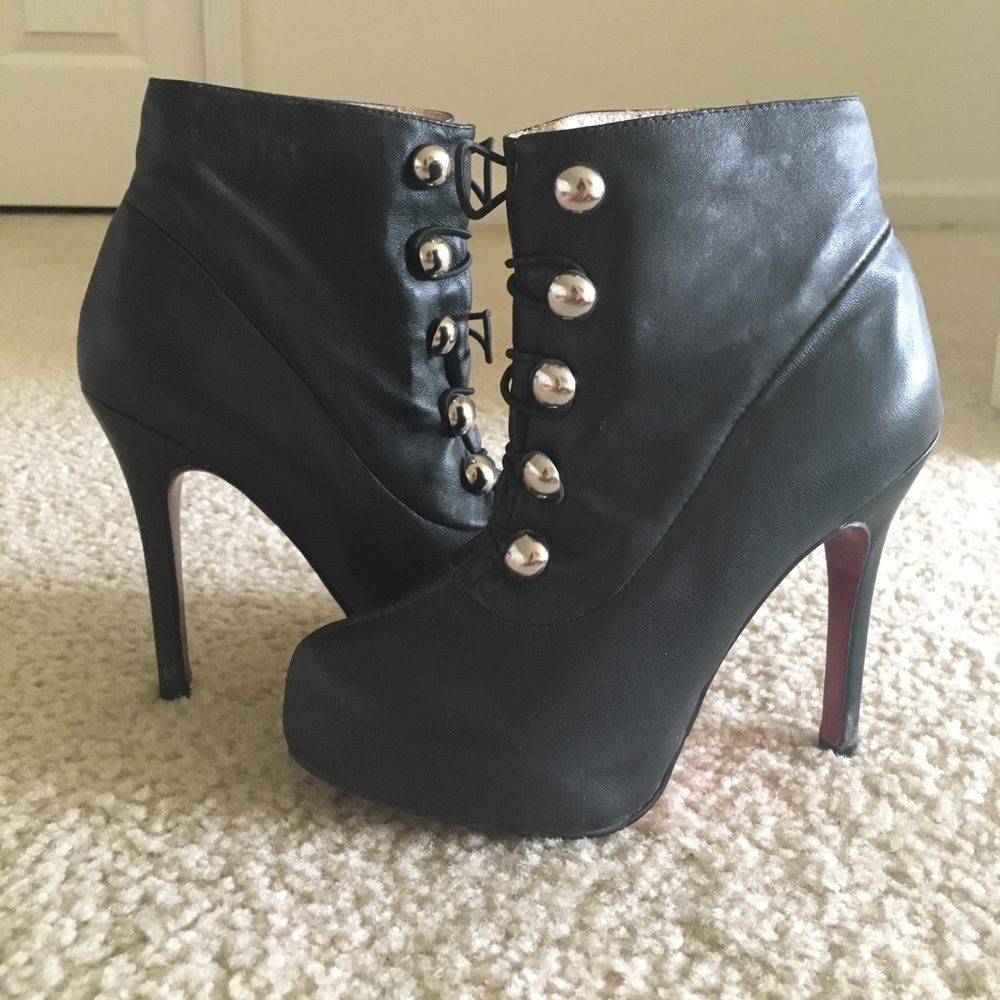 Stylish High Heeled Boots!