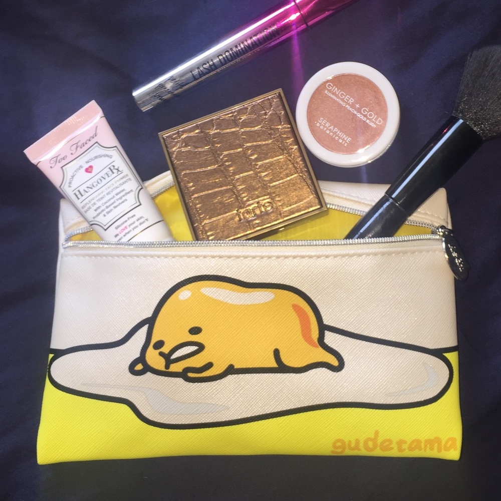 BRAND NEW Gudetama 🍳 Make Up bag 💄 -- SO CUTE.