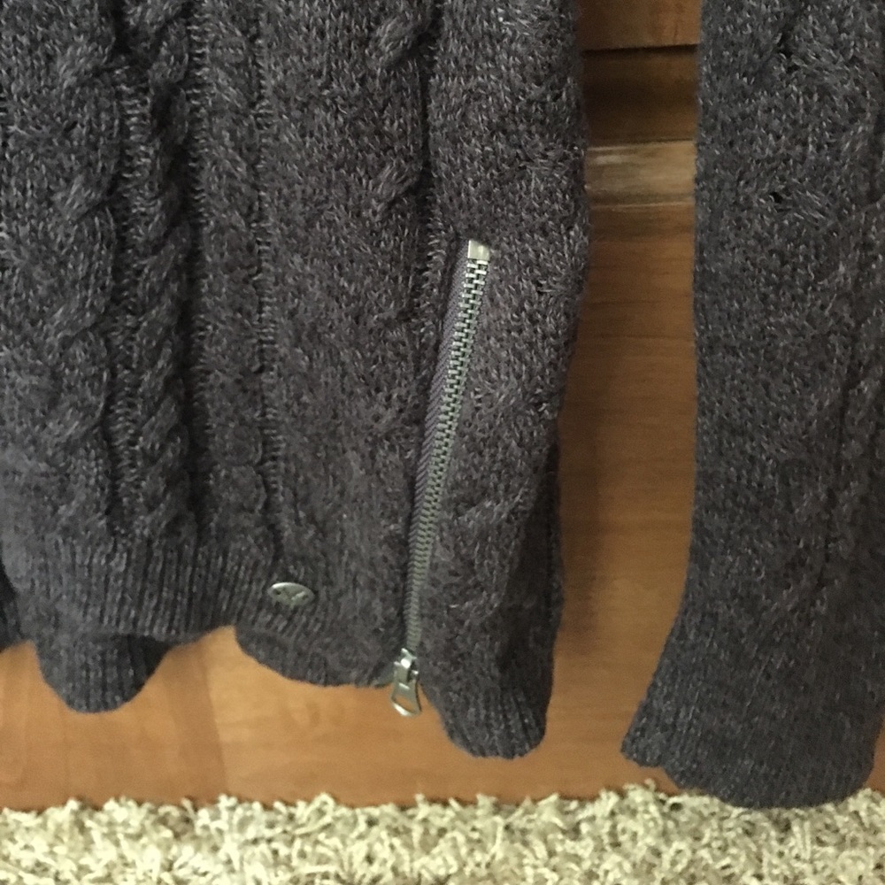 Sweater - Picture 4 of 4