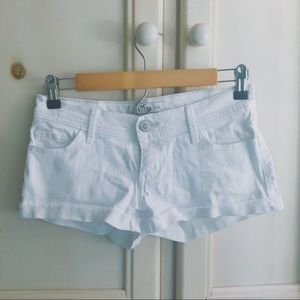 Hollister white wash denim shorts 🥚✉️❕