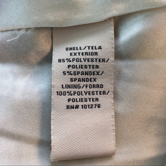 Beige by eci, bold floral, ruffle V neckline - Picture 6 of 7