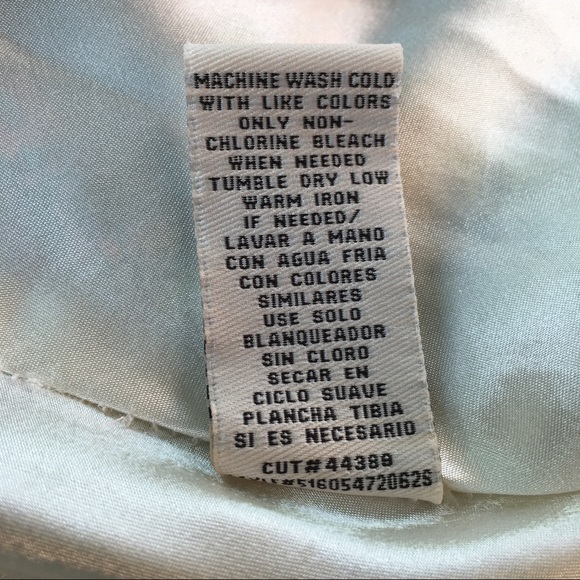 Beige by eci, bold floral, ruffle V neckline - Picture 7 of 7