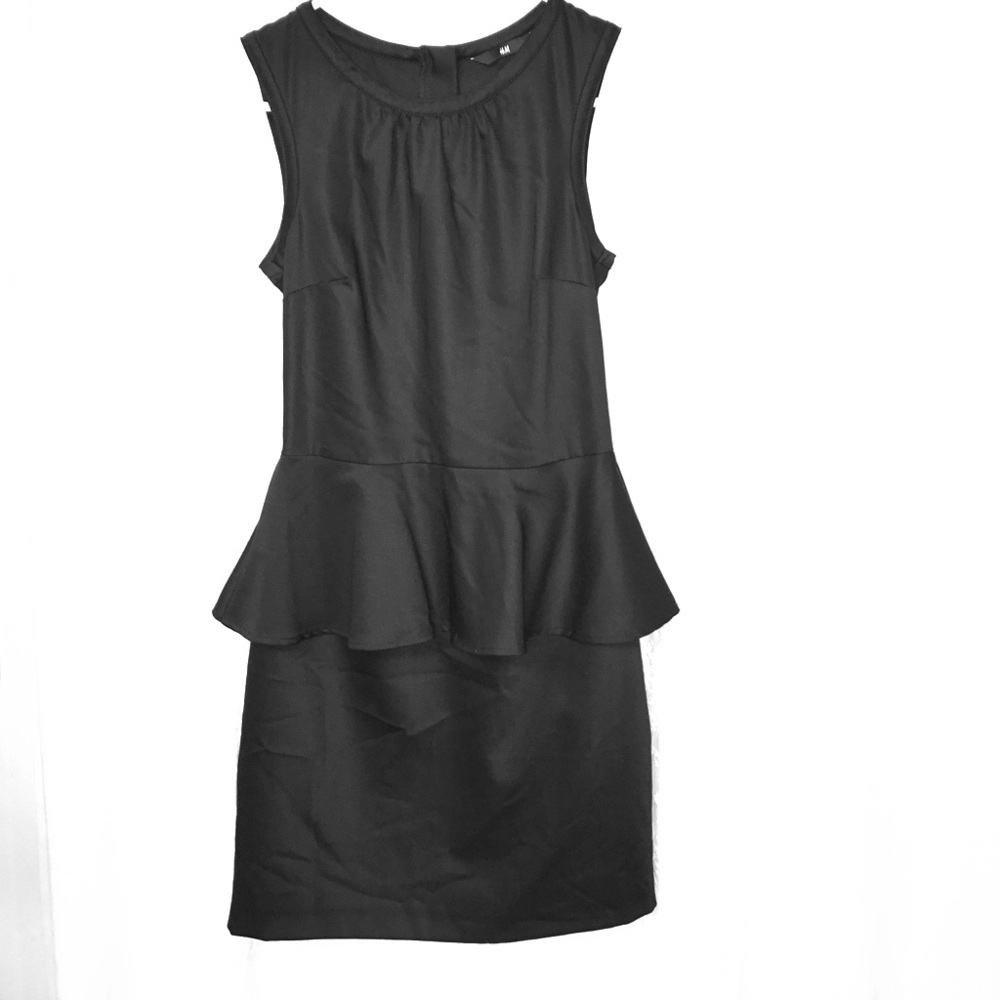 Super cute little black cocktail dress!