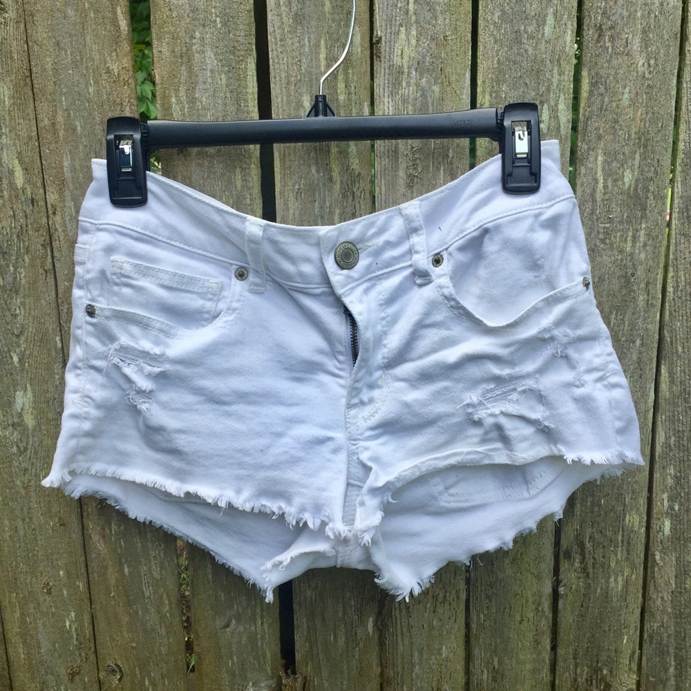 ✨American Eagle Size 6 White Denim Shorts