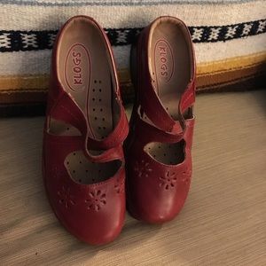 Klogs, size 10W, beautiful red