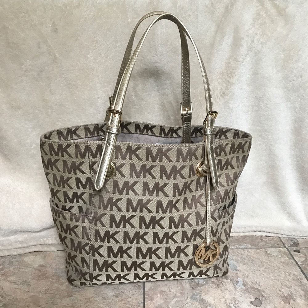 Micheal Kors purse