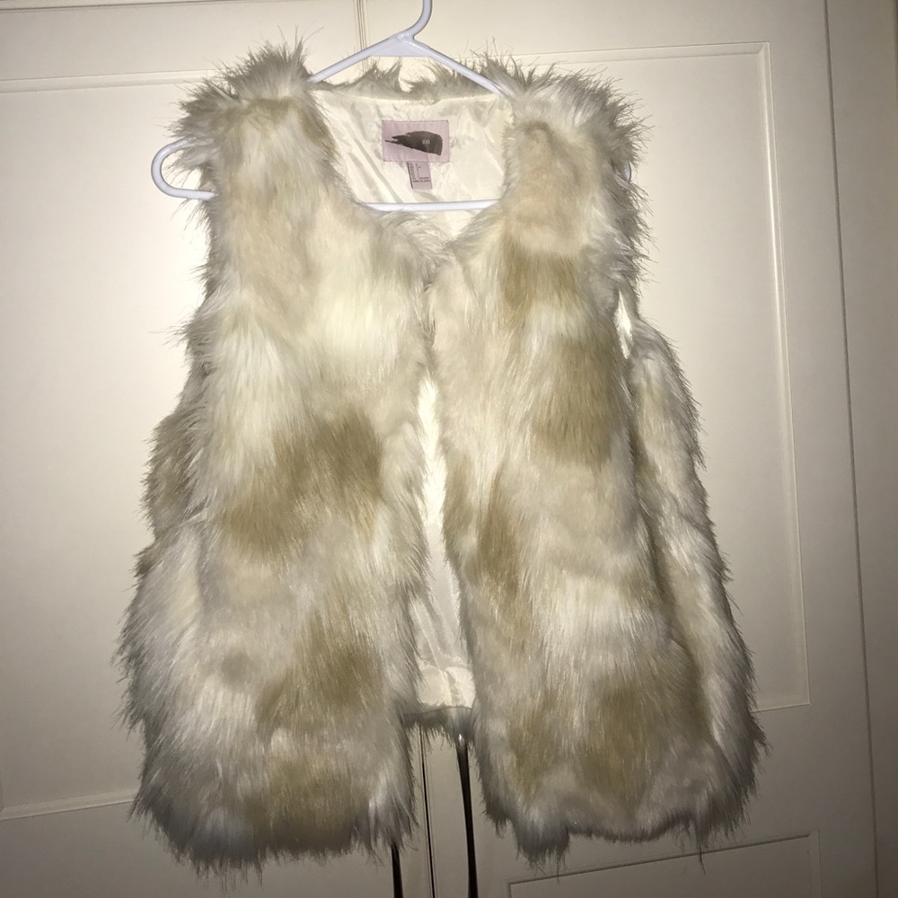 Forever 21 faux fur vest size large