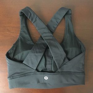 Black lululemon sports bra