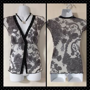 Nwot- Black & White Lace Flutter Sleeve Top - image 1