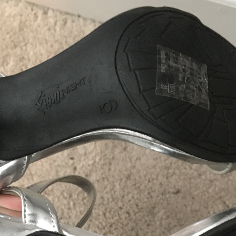 Heels - Picture 3 of 3