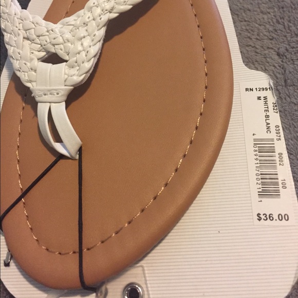 NEW FLIP FLOPS- F - Picture 3 of 3