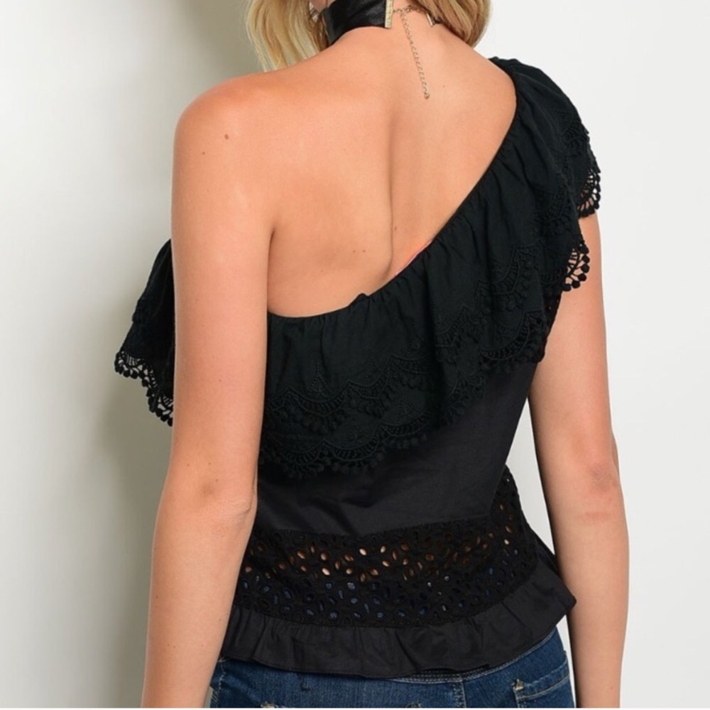 Last 1! 🌟HP🌟Black Eyelet Ruffle Top - Picture 2 of 5