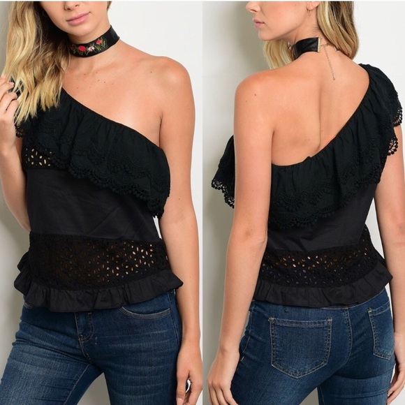 Last 1! 🌟HP🌟Black Eyelet Ruffle Top - Picture 3 of 5