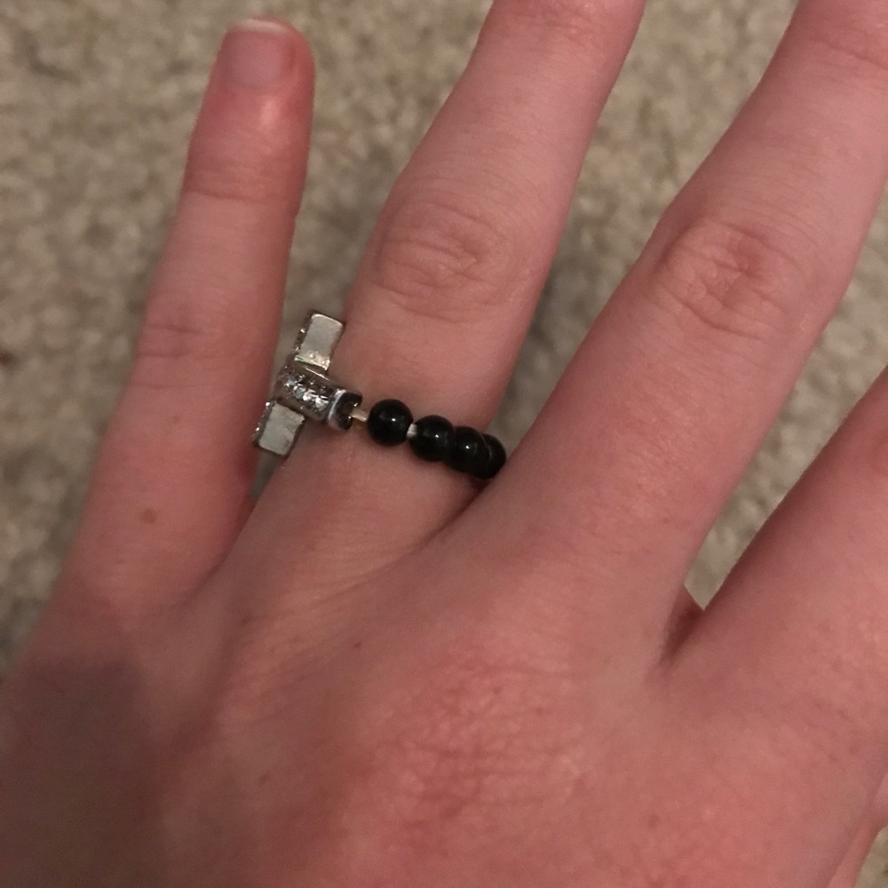 Black adjustable cross ring - Picture 2 of 2