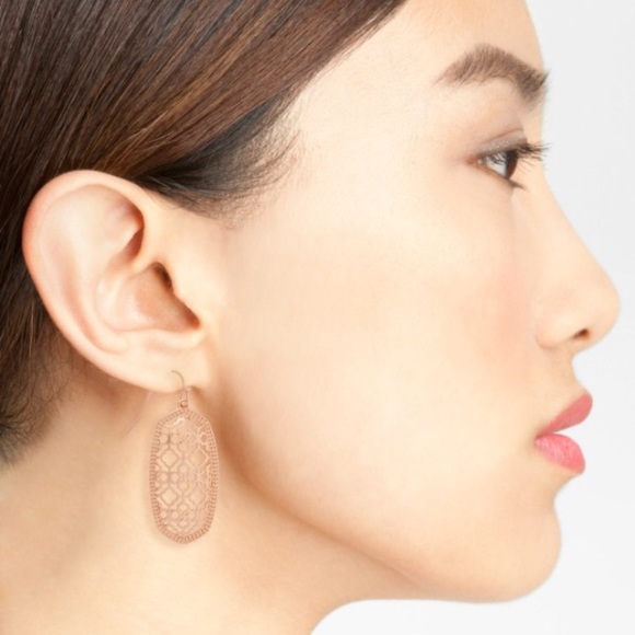Kendra Scott Elle Filigree Earrings in Gold - Picture 2 of 2
