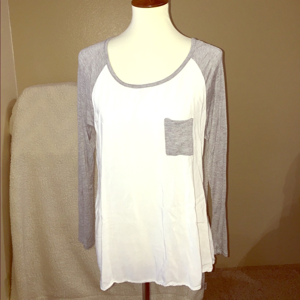 Long sleeve grey and white raglan tee