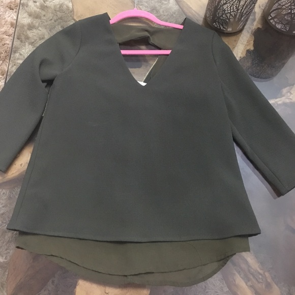 Small Blouse - Picture 2 of 4