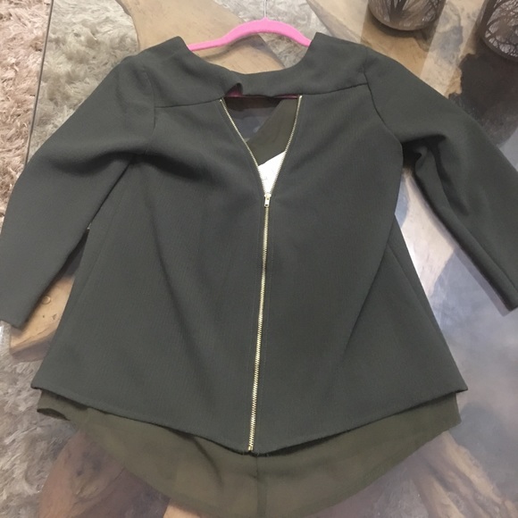 Small Blouse - Picture 3 of 4