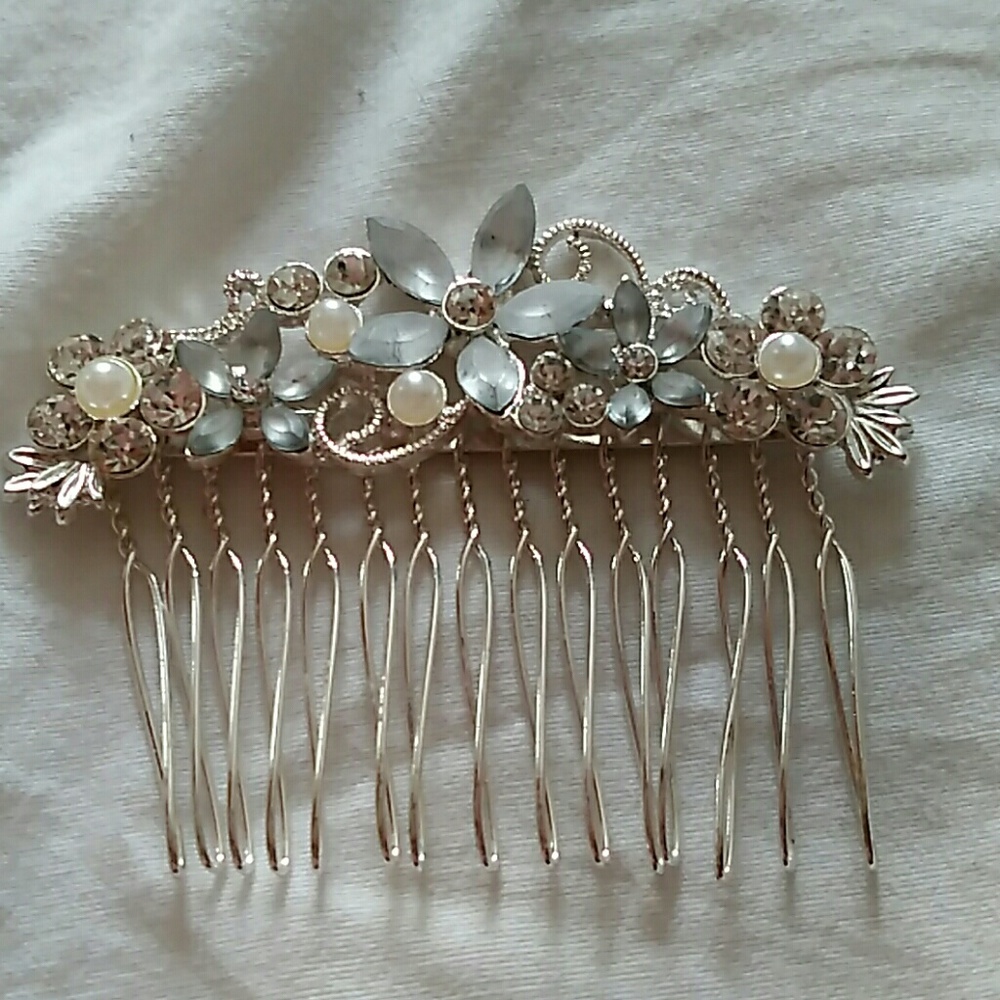 Floral crystal hair comb