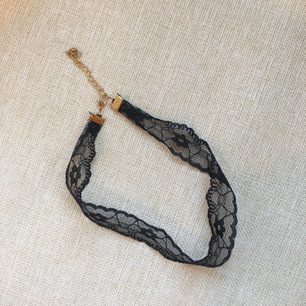 Lace choker
