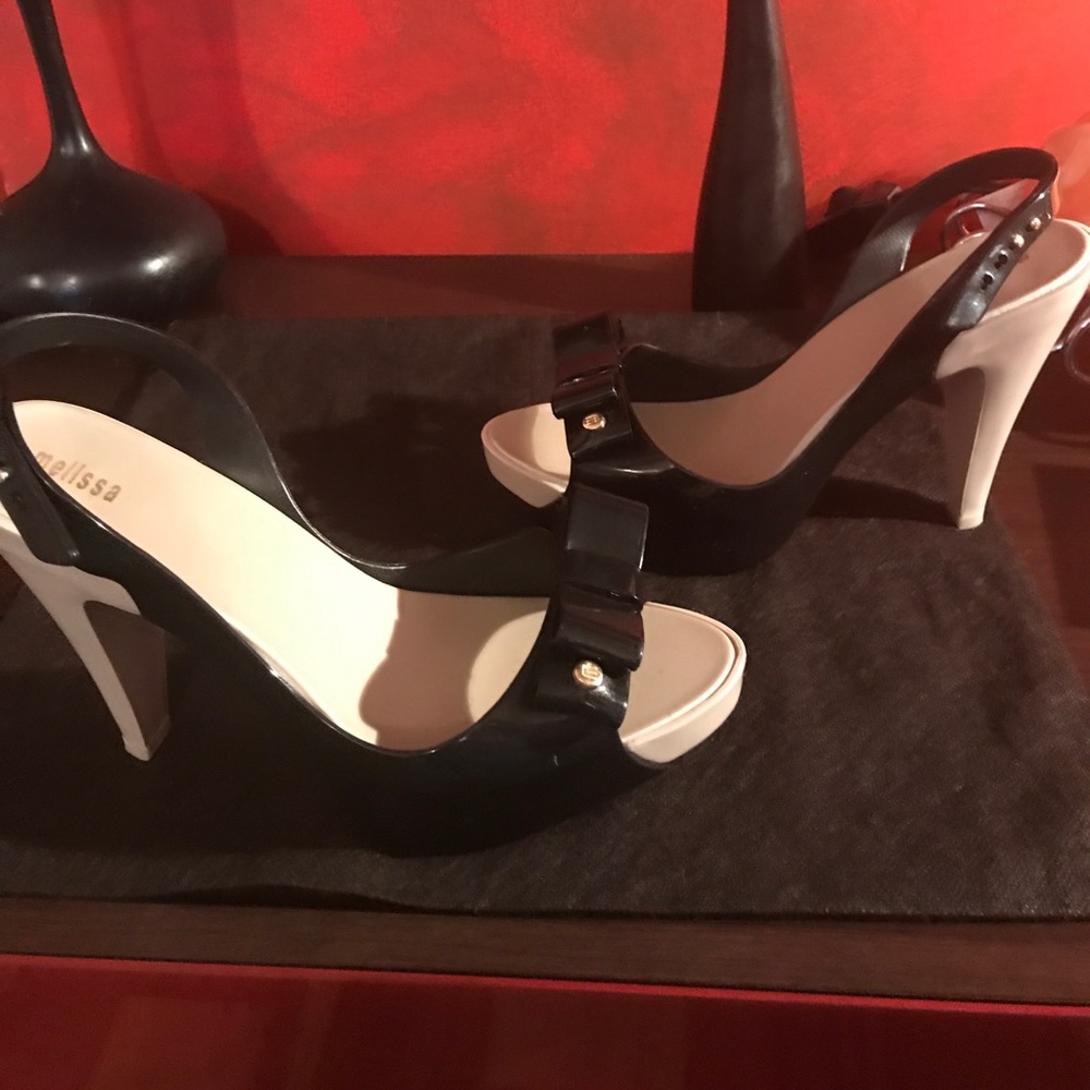 Gorgeous Melissa, brand new without tags!  Size9!