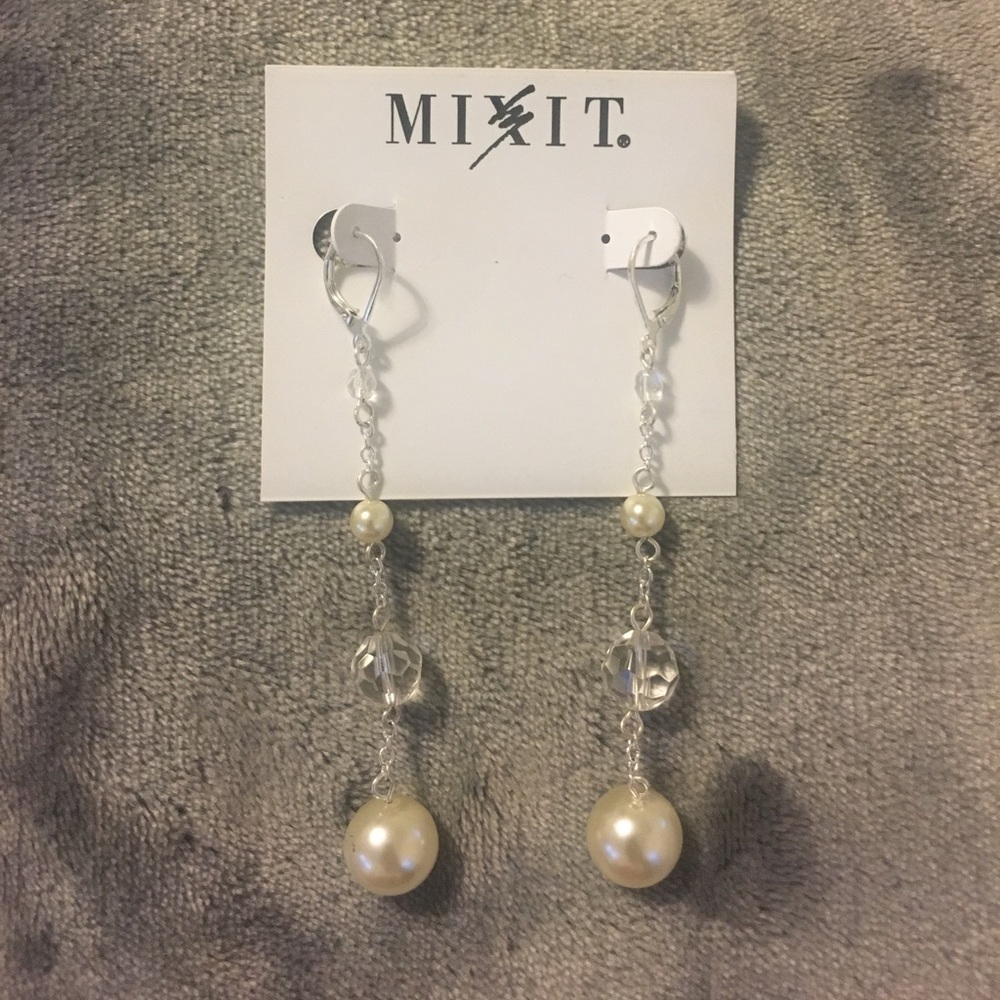 Faux Pearls & Precious Gems Dangling Earrings. NEW