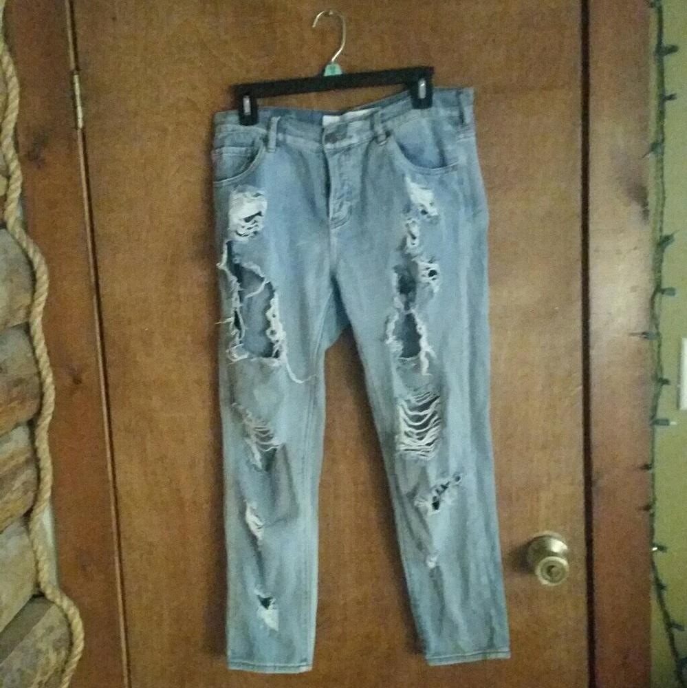 Brandy Melville distressed jeans size 28