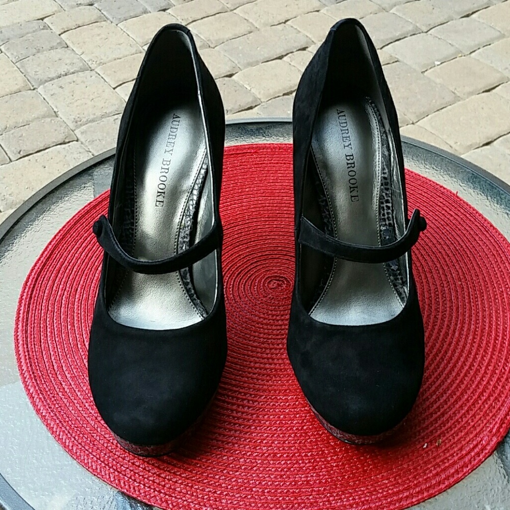 New in box heels