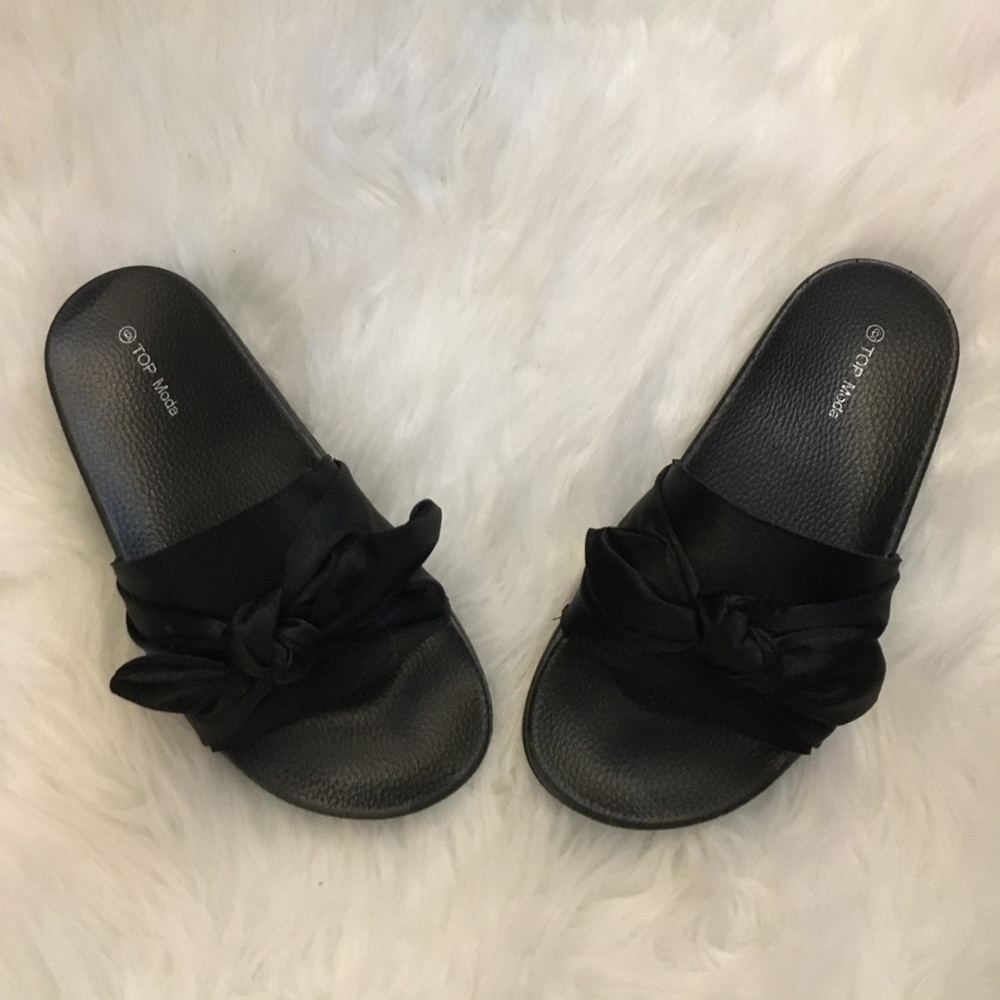 ❌SOLD ON Ⓜ️❌▪️Black Bow Slides Sandals