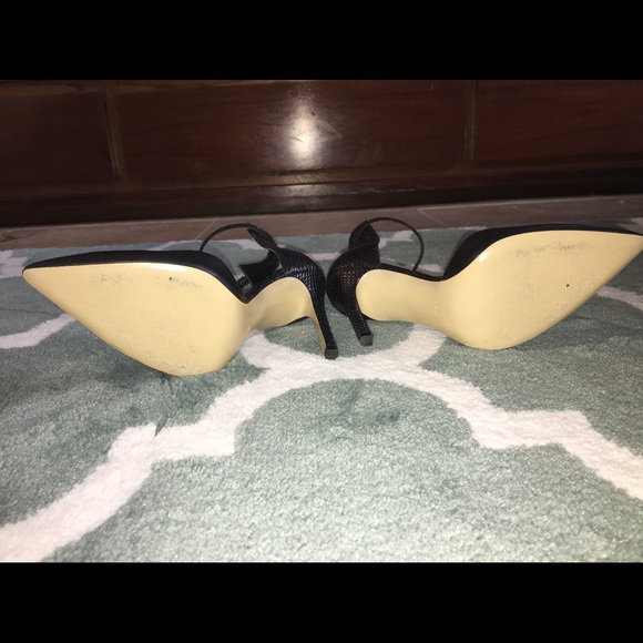 ‼️SOLD🚫‼️Guess ankle strap heel - Picture 4 of 4