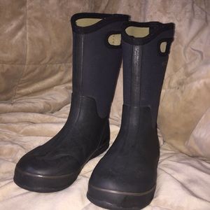 Bogs classic black insulated kids boots