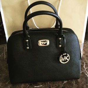 MICHAEL KORS BLACK SAFFIANO LEATHER LARGE SATCHEL