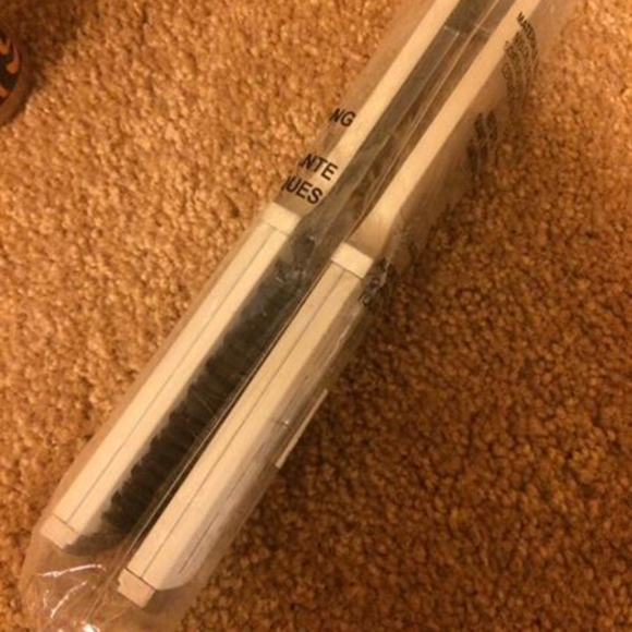 avon straightening brush