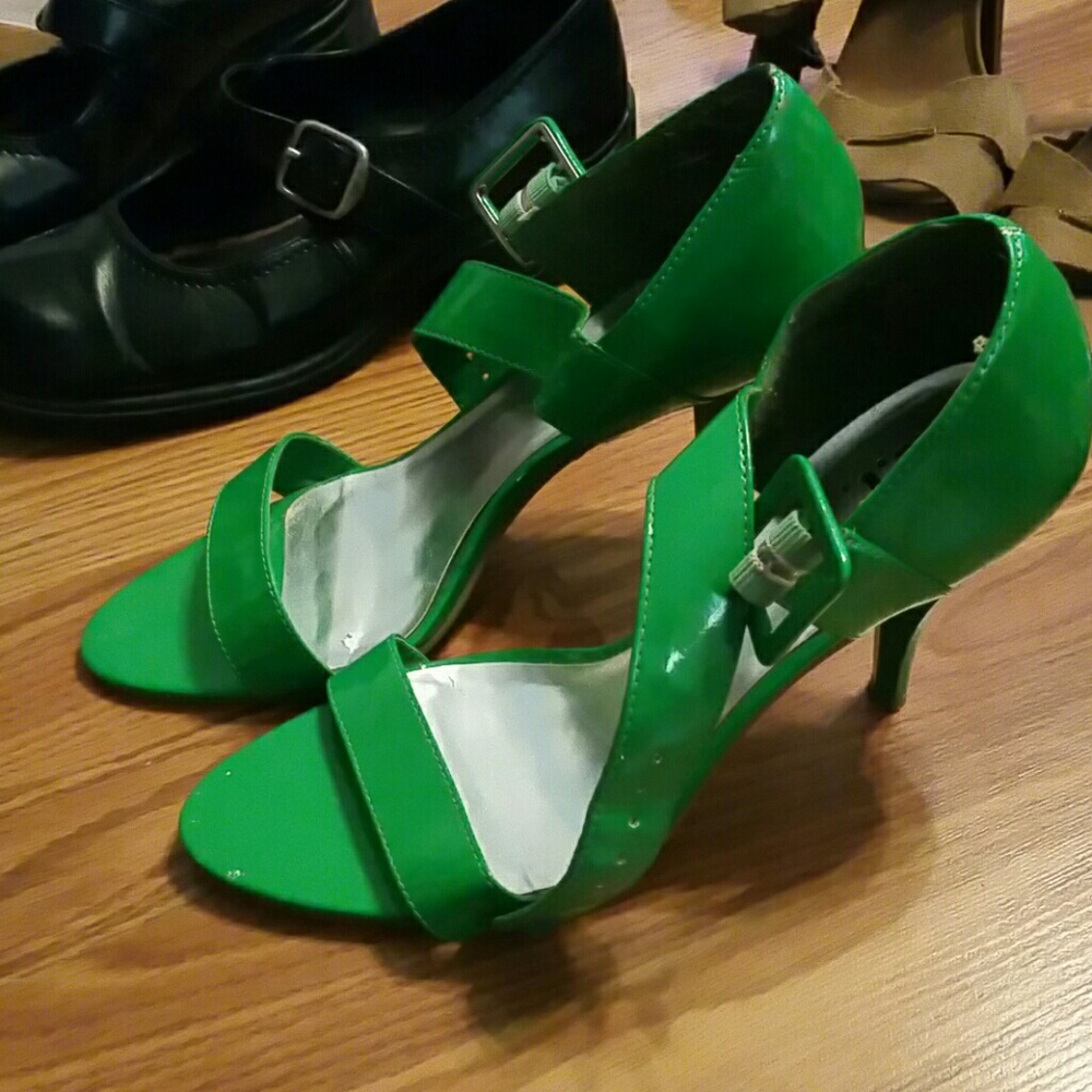 Green Patent leather heels