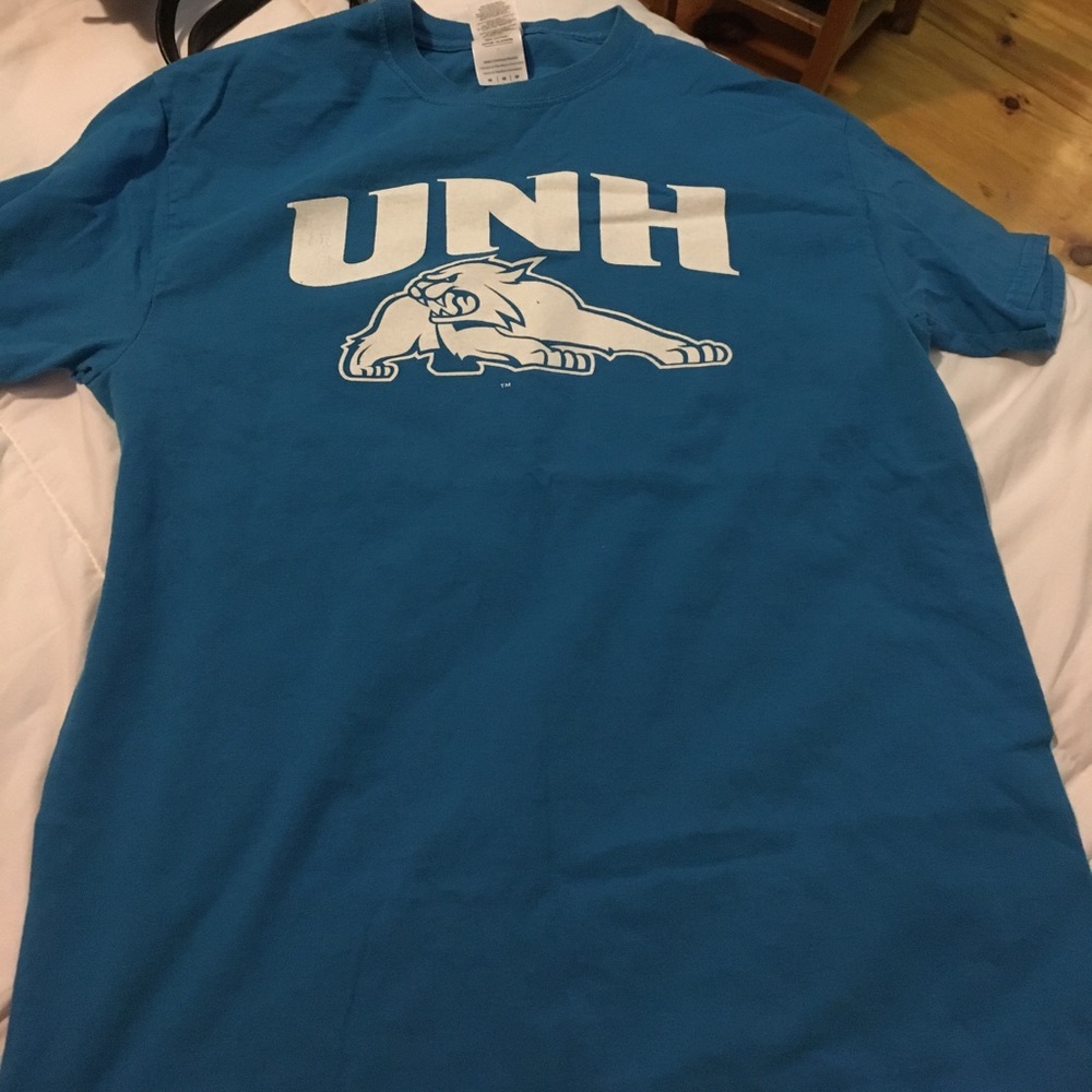 University of New Hampshire wildcats t shirt