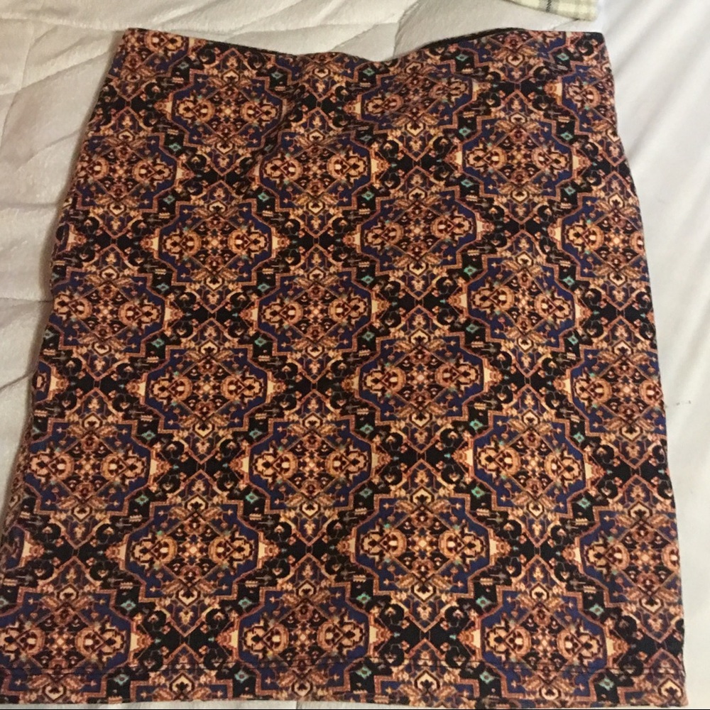 Patterned mini skirt