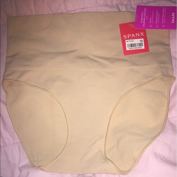 Macys spanks/underwear nude - Picture 1 of 4