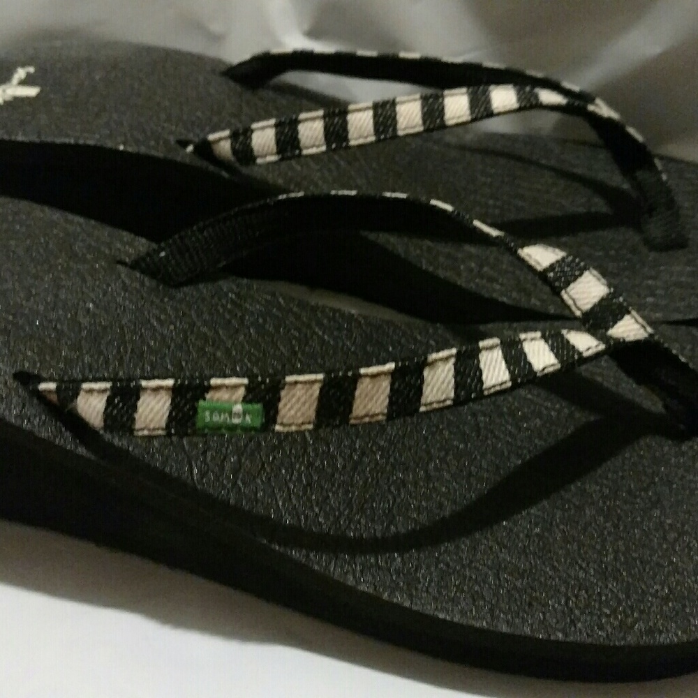 Sanuk womens wedge sandals size 9