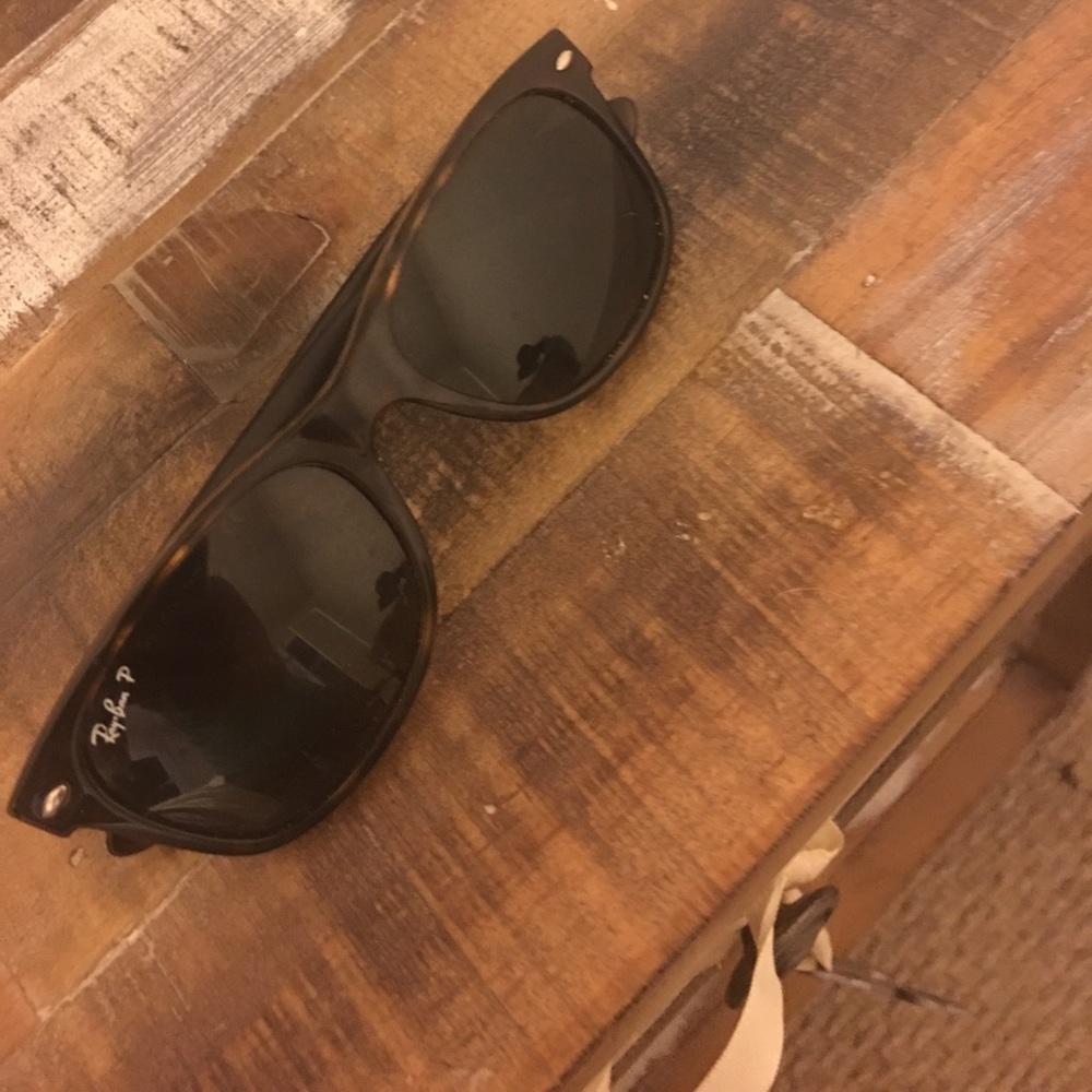 RayBan Wayfarer Polarized Sunglasses!!