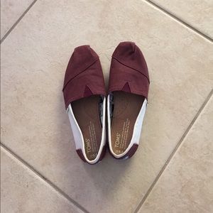 TOMS SHOES
