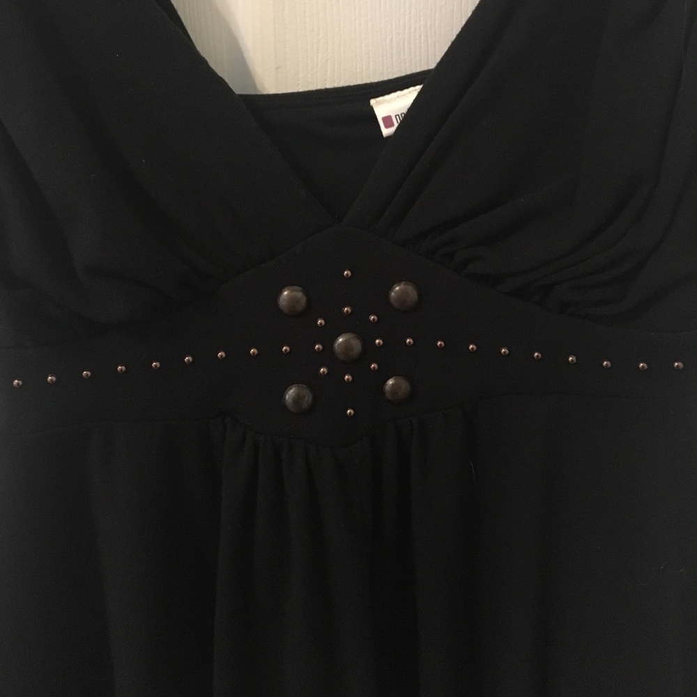 ✨BLACK DRESSY TOP ✨ - Picture 2 of 3