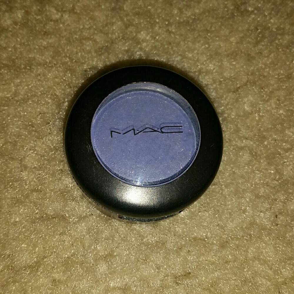 Mac purple eye shadow