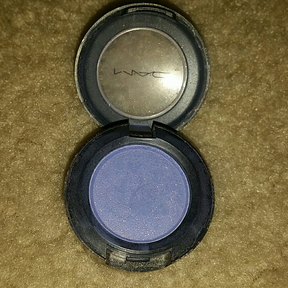 Mac purple eye shadow - Picture 2 of 3