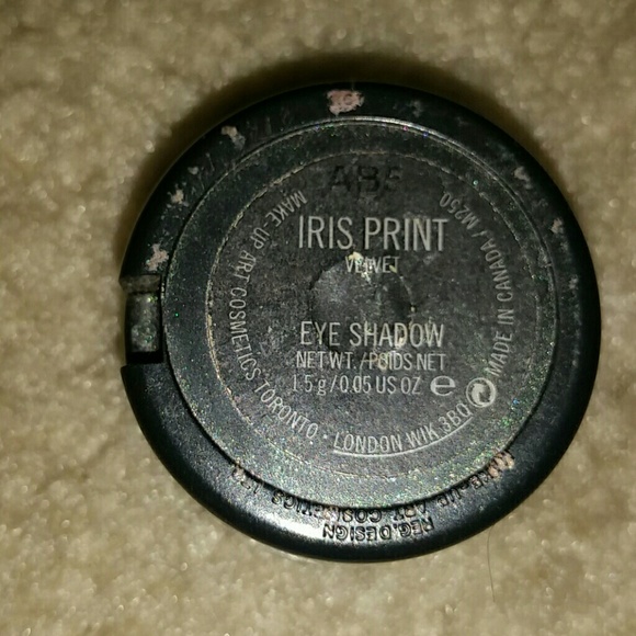 Mac purple eye shadow - Picture 3 of 3