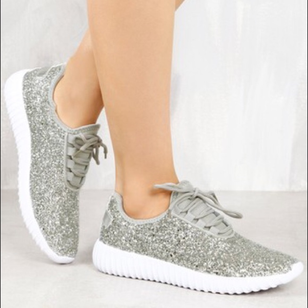 🆕❗️IN STOCK❗️Silver Glitter bomb sneakers - Picture 2 of 5
