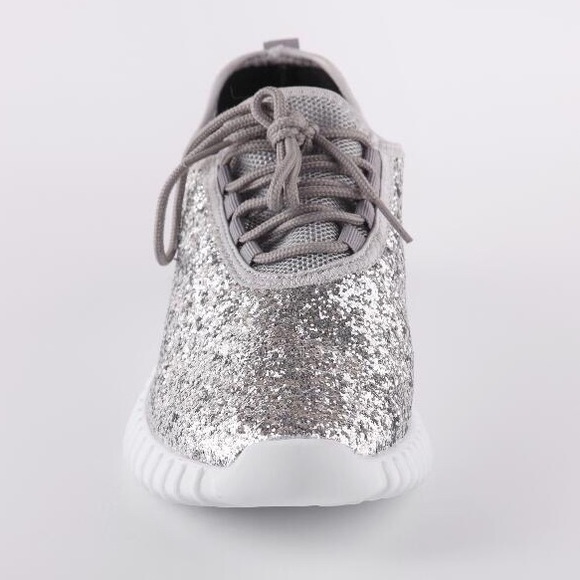 🆕❗️IN STOCK❗️Silver Glitter bomb sneakers - Picture 5 of 5